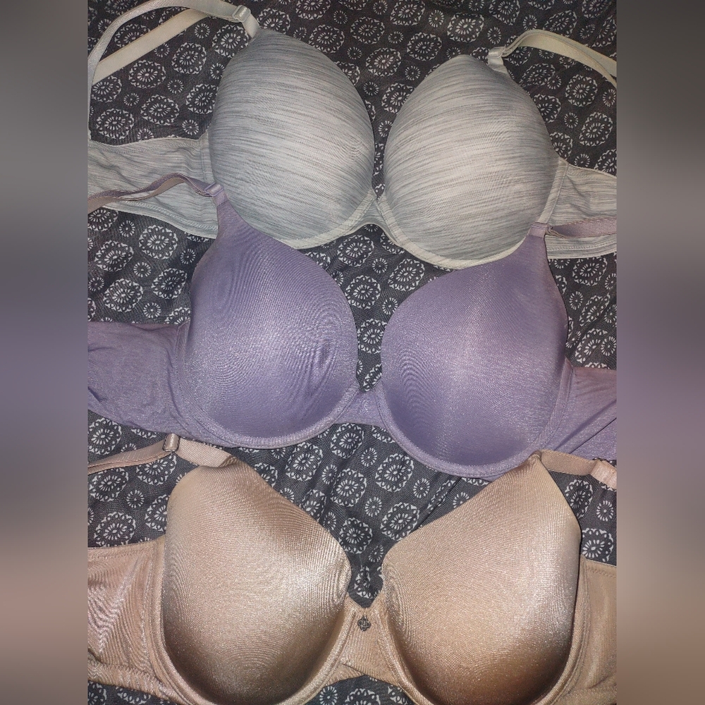 3 Victoria secret bras 2 pk 1 breezies bra size 34D like new!